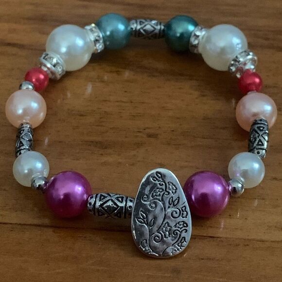 Handmade beaded pearl stretch bracelet - Picture 1 of 3